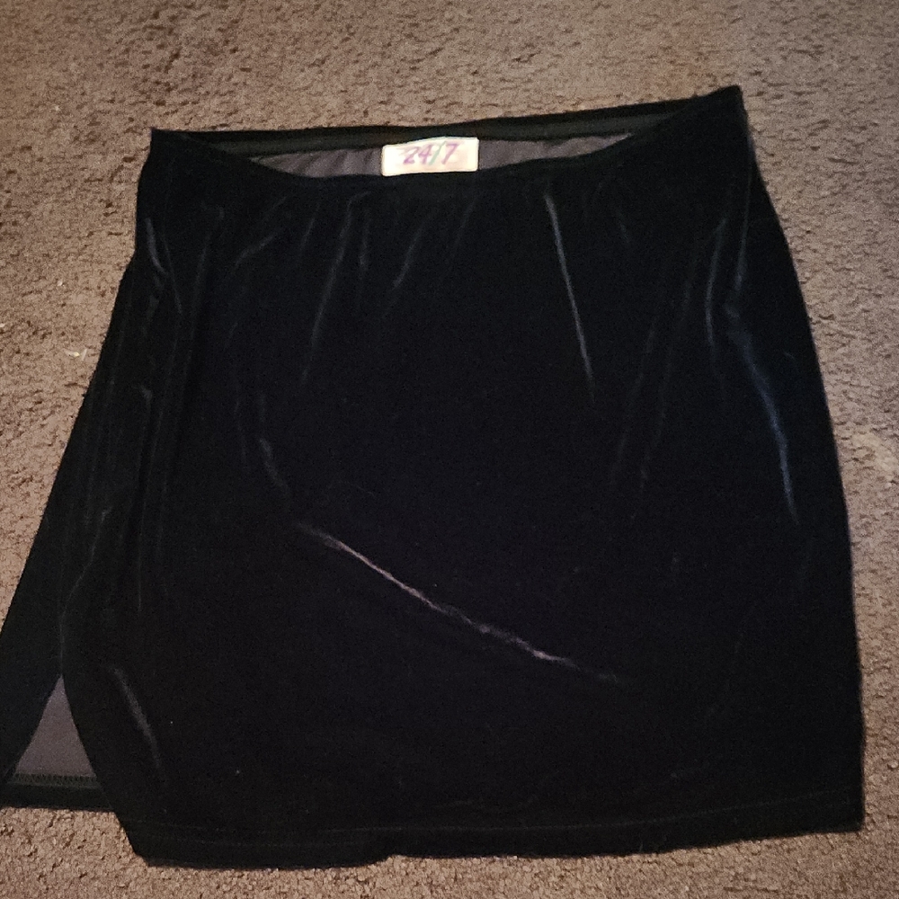 Chic Black Velvet Mini Skirt